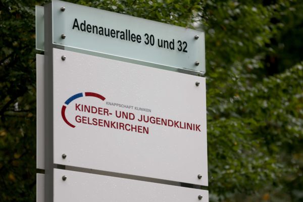 Foto eines Schildes der Kinder- und Jugendklinik Gelsenkirchen