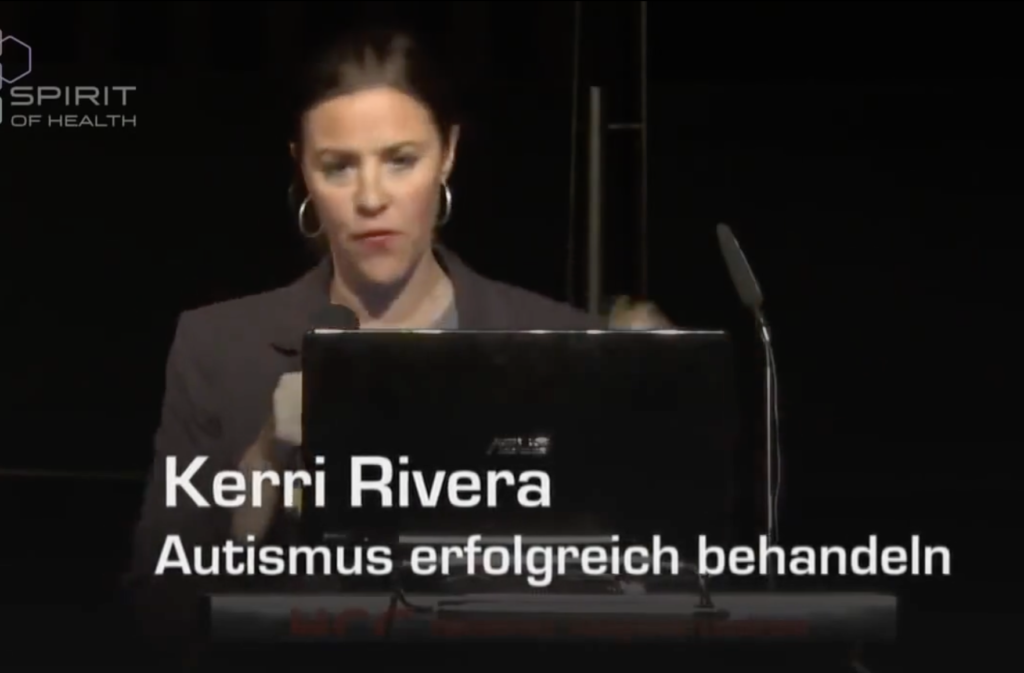 Frau am Rednerpult