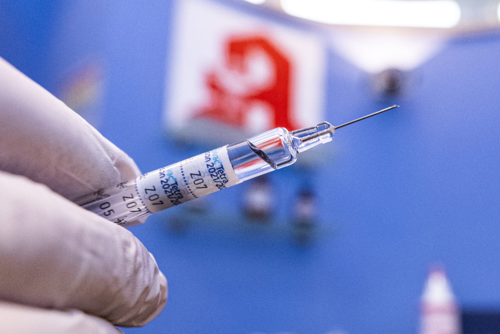 Apotheker können jetzt unter bestimmten Voraussetzungen gegen COVID-19 impfen. Foto: dpa