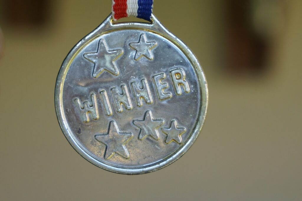 Medaille (silber) mit den eingravierten Worten "Winner" in Großbuchstaben