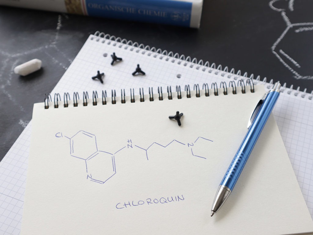 Mit Stift gezeichnete chemische Formel für Chloroquin
